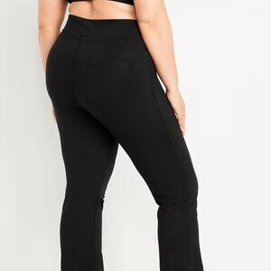 Extra High-Waisted CloudComfy Flare Leggings